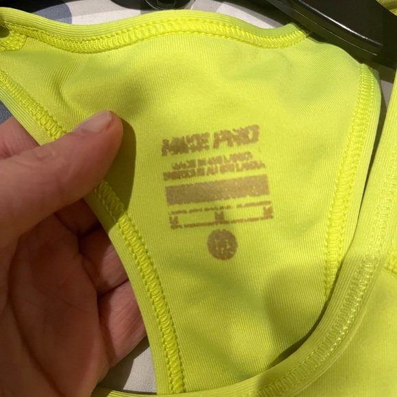 Nike Medium Neon Yellow Green Sports Bra - Picture 3 of 3